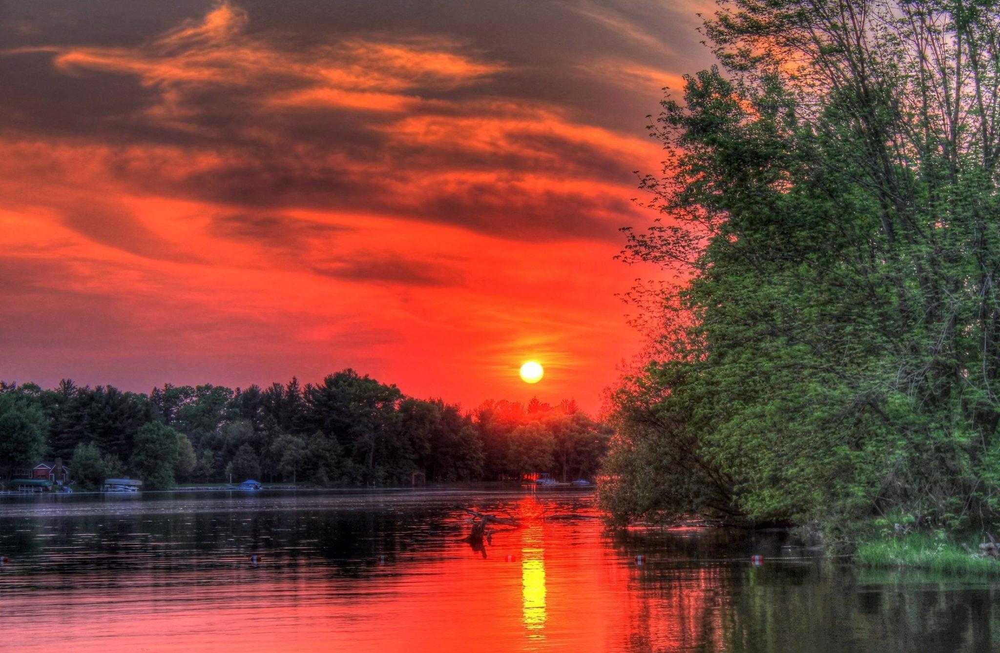 закат, заход солнца, конец дня, отражение, вода, озера, деревья, оранжевый свет